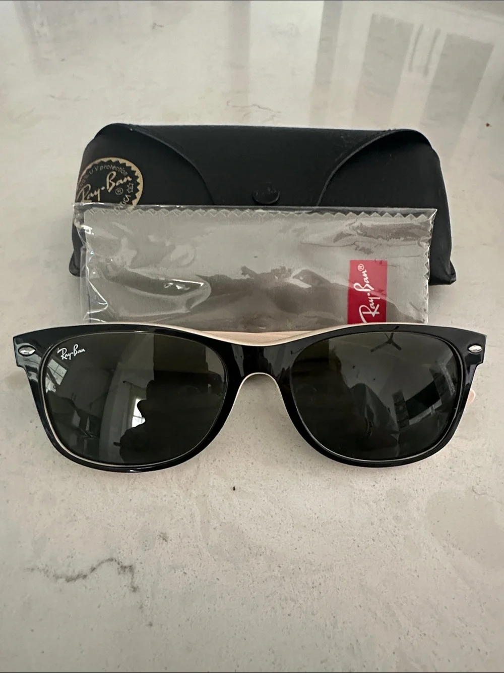 Ray-Ban Black and Silver Wayfarer Sunglasses for Men